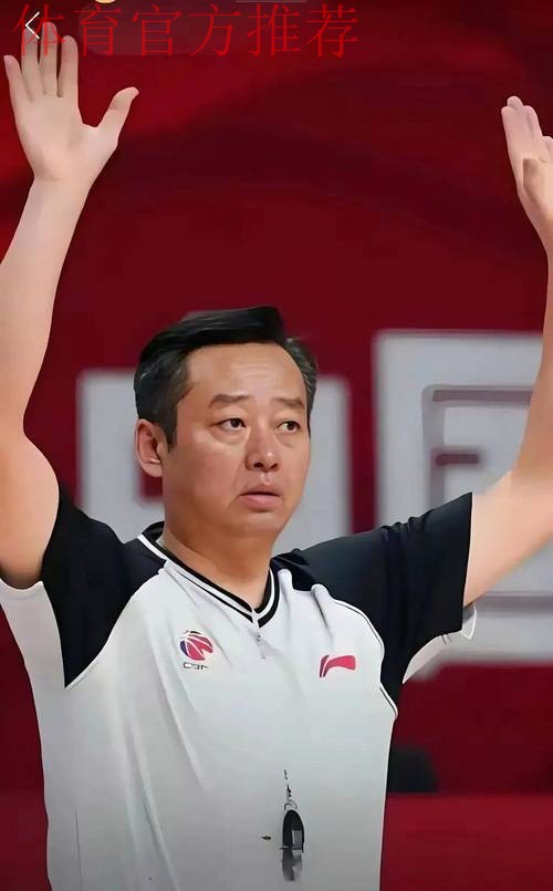 杨鸣赛中抗议裁判:你不能这么偏,广厦全是轻微触碰 杨鸣赛中抗议裁判:你不能这么偏,广厦全是轻微触碰